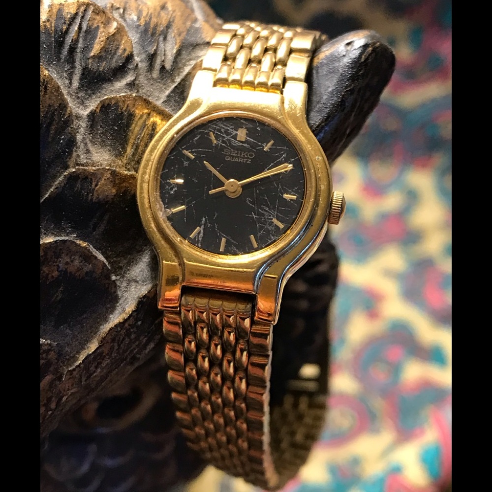 🔆 Seiko quartz women’s gold watch